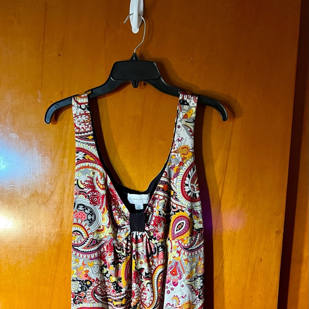 Sleeveless pretty summer dress